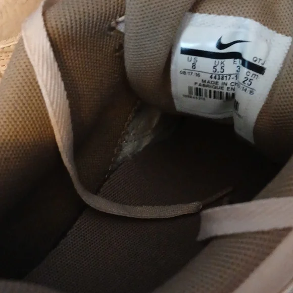 Nike Air Max Textured Cream Sneakers - Picture 6 of 7